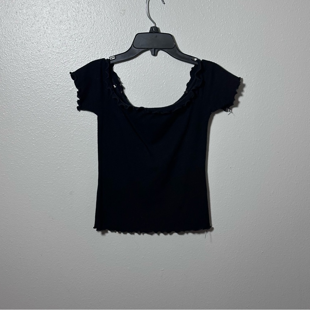 Iris Basic Women Black Ribbed Off Shoulder Top size Small.‎